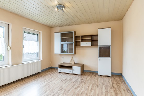 Foto - Te koop: Ruime halfvrijstaande woning met 179 m² woonoppervlakte, 6 slaapkamers, 2 badkamers, garage en tuin op het zuiden in Vaals
